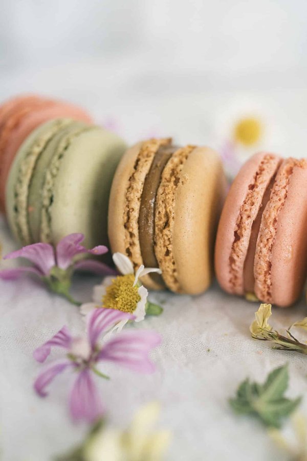 Wie kann man perfekte Macarons herstellen, die nicht reißen oder hohl sind?